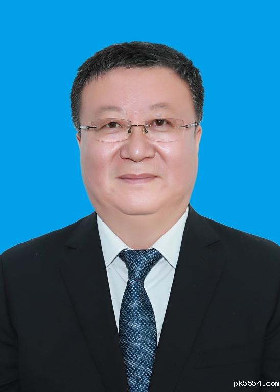 李　盈